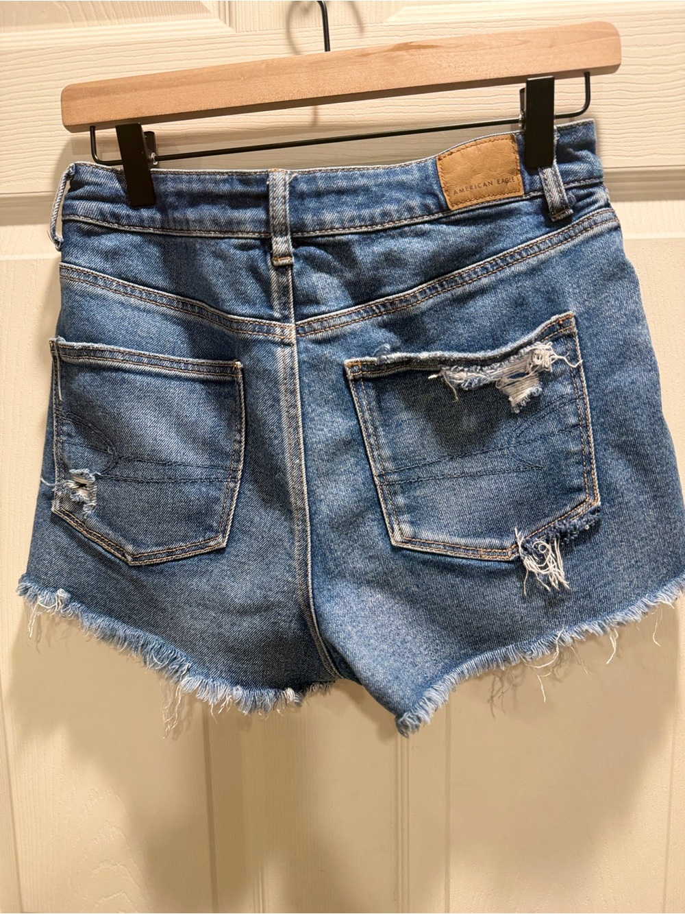 American Eagle Mom Shorts Size 6 Distressed Denim Jean Shorts High Rise Frayed - Picture 7 of 12
